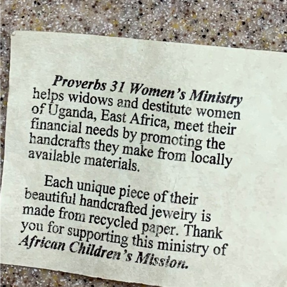 Handcrafted Necklace and Earrings from Uganda East Africa - Picture 2 of 2